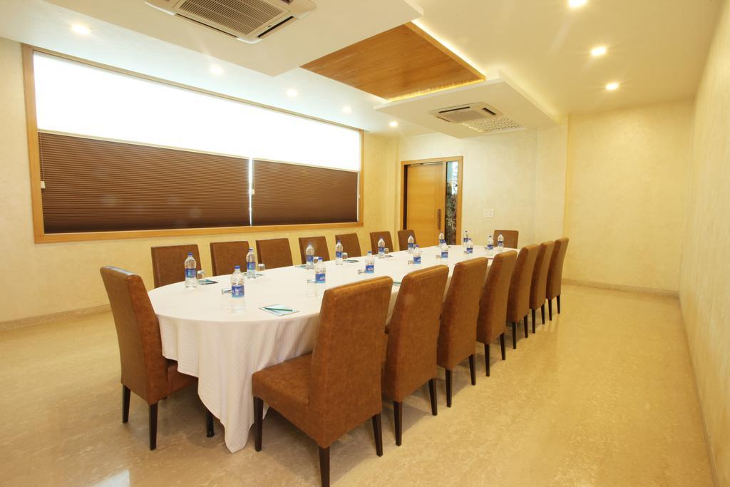 Wingston A Treehouse Hotel Goverdhan Radha Kund Екстер'єр фото