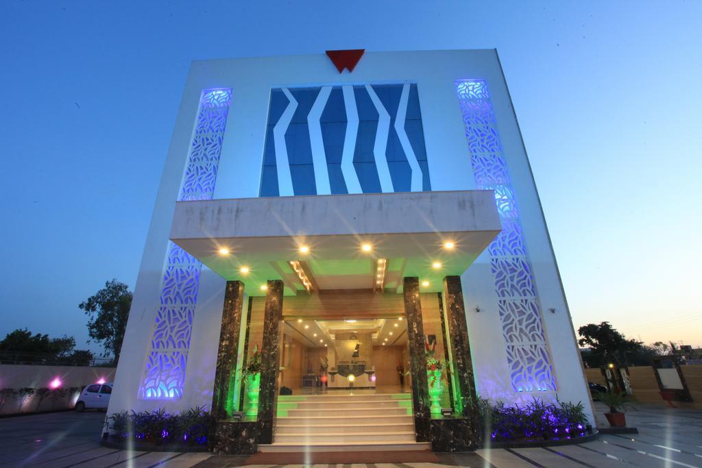 Wingston A Treehouse Hotel Goverdhan Radha Kund Екстер'єр фото